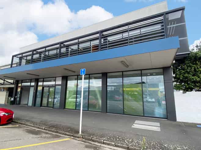 Premium office with indoor-outdoor flow