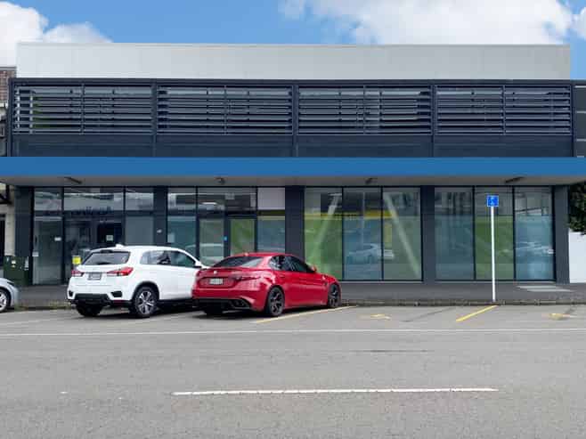 Premium office with indoor-outdoor flow