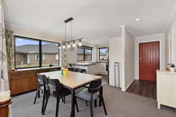 15 Oolong Court, Huntington