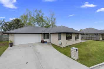 15 Oolong Court, Huntington