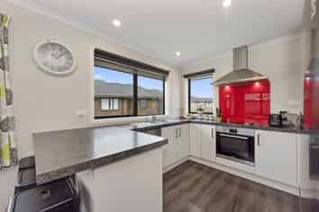 15 Oolong Court, Huntington