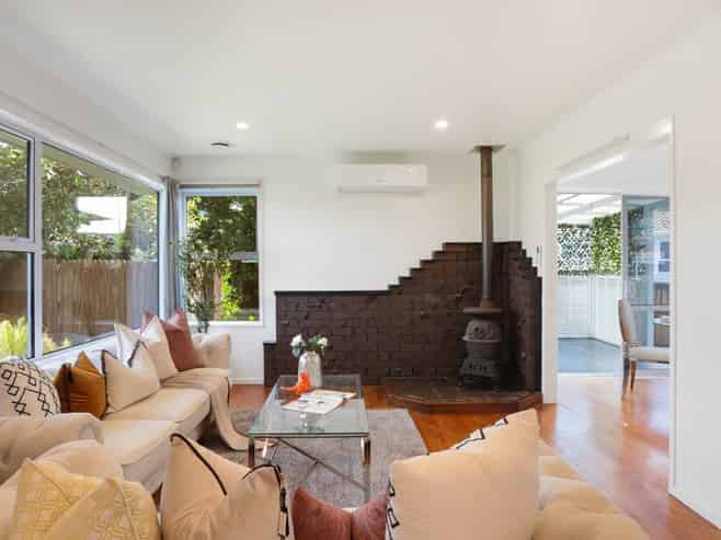 31 Thornlow Street, Glendene