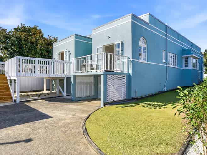129 Victoria Road, Devonport