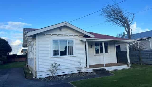 10 Collins Street, Hawera