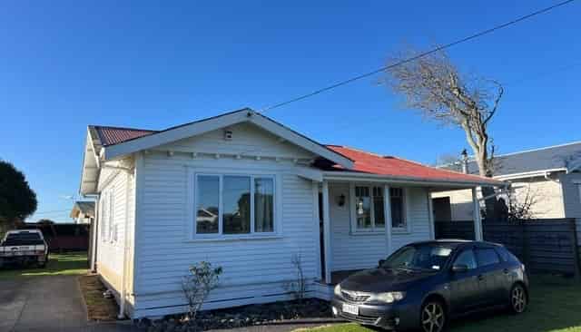 10 Collins Street, Hawera