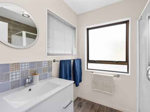 15 Hornsey Road, Bluff Hill