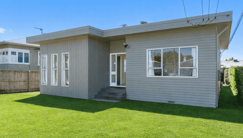 3/3 Locarno Avenue, Sandringham