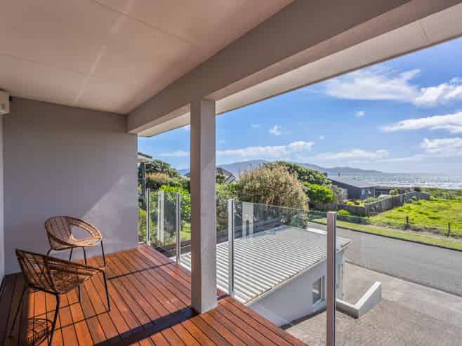 8 Ara Kuaka, Waikanae Beach