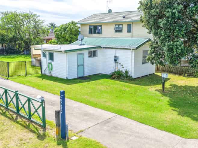 211a The Square, Whangamata