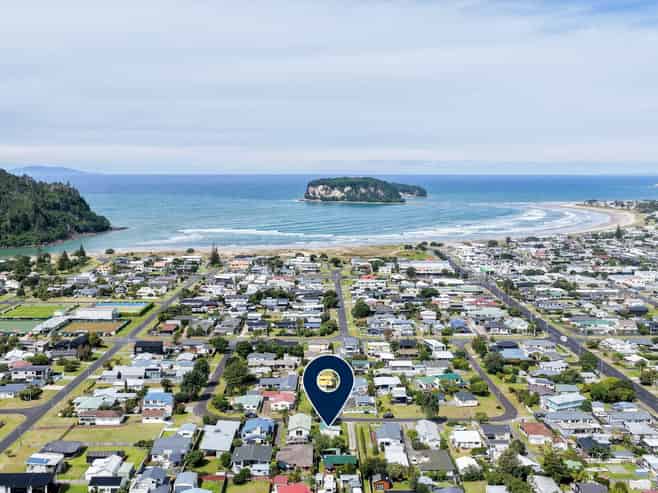211a The Square, Whangamata