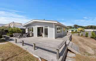 16 Karaka Street, Otaki Beach