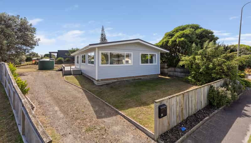 16 Karaka Street, Otaki Beach