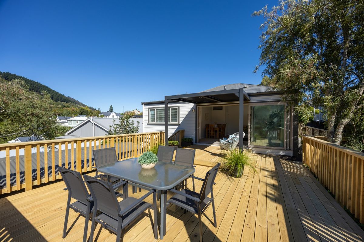 An immaculately renovated character residence - Widok 3