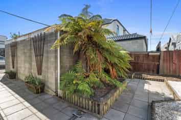 2/110 Caledonian Road, Saint Albans