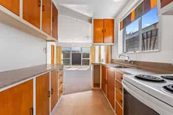 2/110 Caledonian Road, Saint Albans