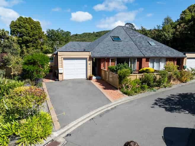 10 Futuna Close, Karori