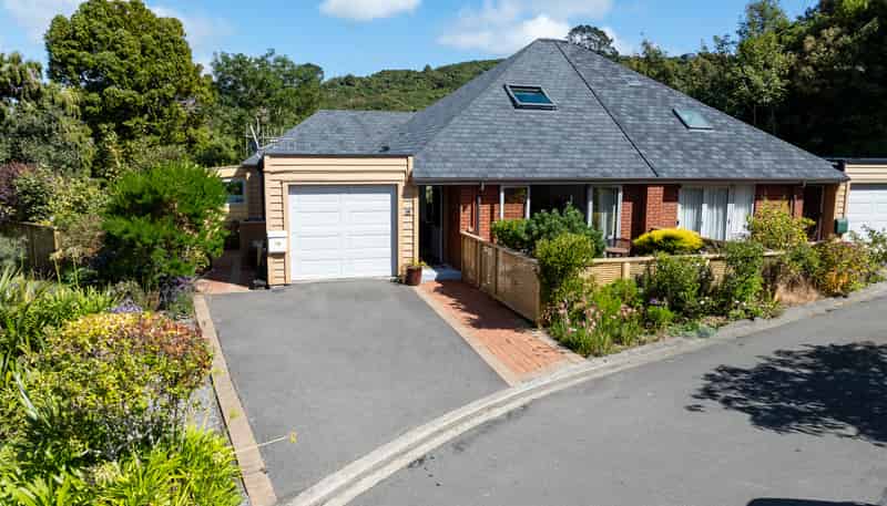 10 Futuna Close, Karori