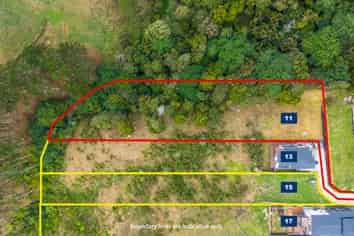 11 Grand Ridge Avenue, Flat Bush