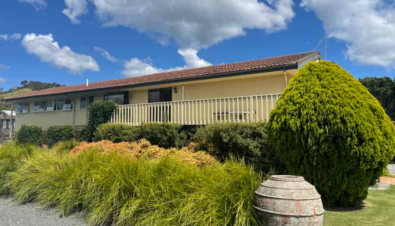 816 North Road, Clevedon