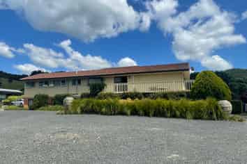 816 North Road, Clevedon