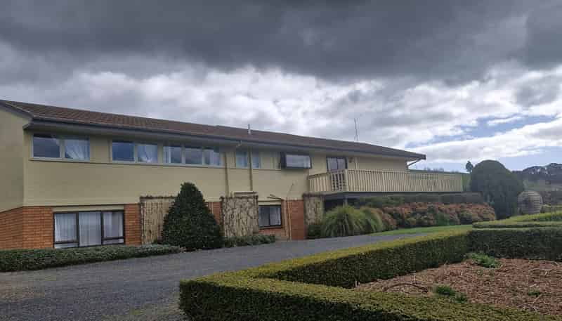 816 North Road, Clevedon