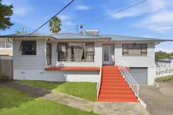 18 Murray Road, Te Atatu Peninsula