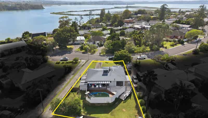 18 Murray Road, Te Atatu Peninsula