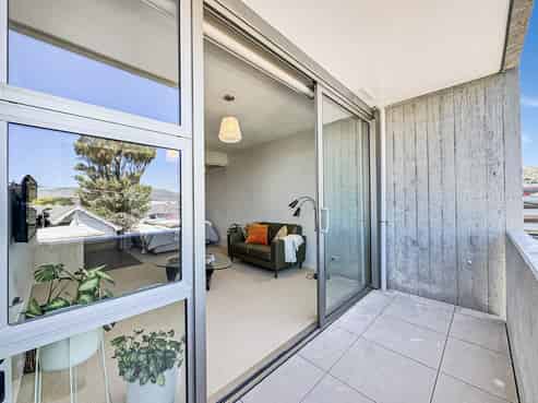201/2 Campbell Terrace, Petone