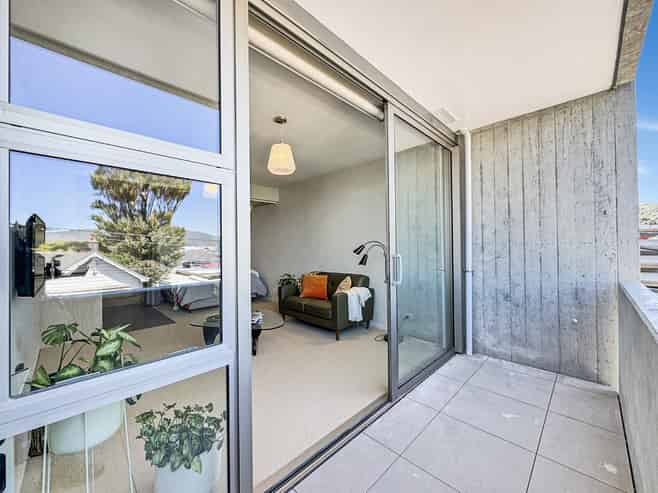 201/2 Campbell Terrace, Petone