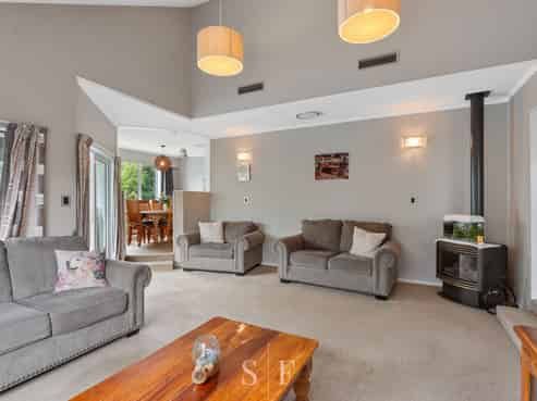 33 Olive Terrace, PARAPARAUMU BEACH