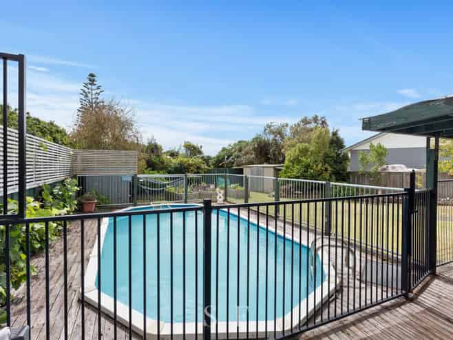 33 Olive Terrace, PARAPARAUMU BEACH