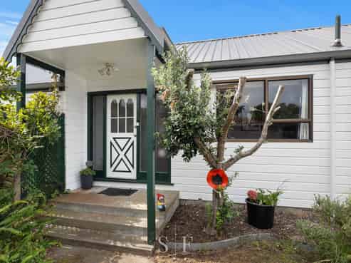 33 Olive Terrace, PARAPARAUMU BEACH