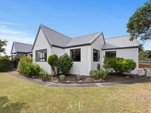 33 Olive Terrace, PARAPARAUMU BEACH