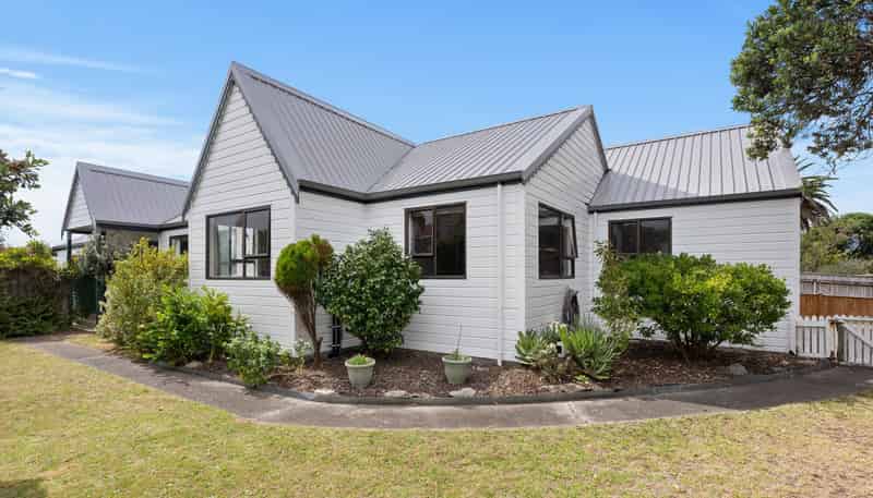 33 Olive Terrace, PARAPARAUMU BEACH
