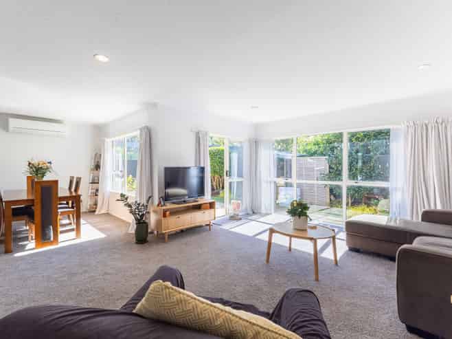 5A Beachwater Grove, PARAPARAUMU BEACH