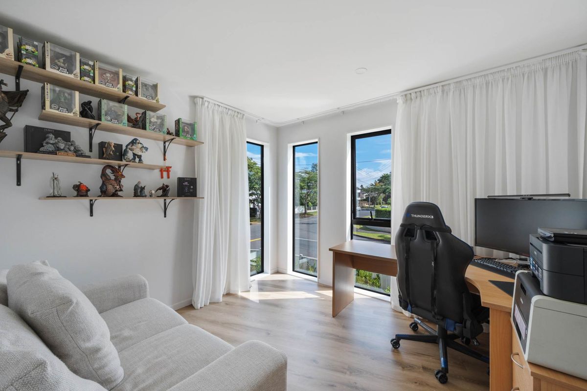 Corner Home: Rooftop Views & Waterfront Lifestyle - Mehr