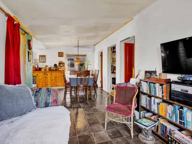 77 Swansea Road, Stratford