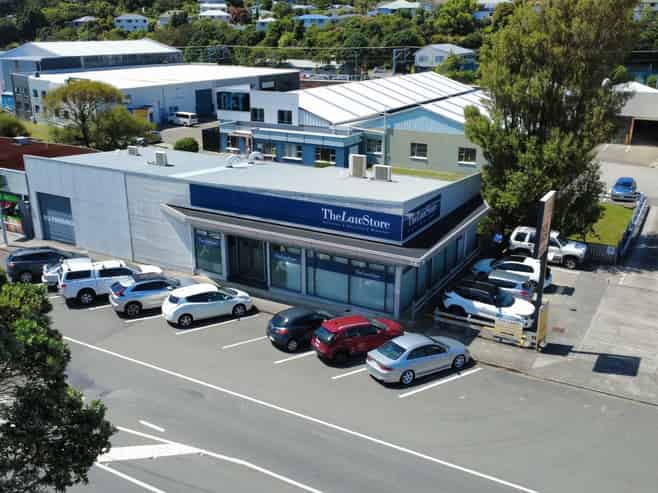 Profile office on key thoroughfare