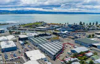 Ahuriri industrial: warehouse and substantial yard