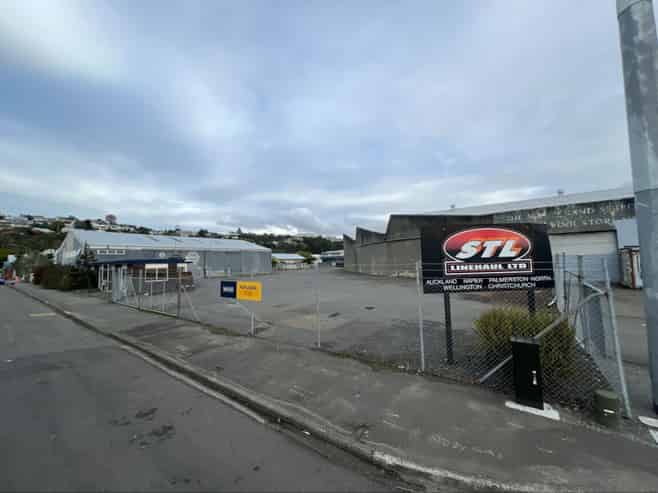 Ahuriri industrial: warehouse and substantial yard