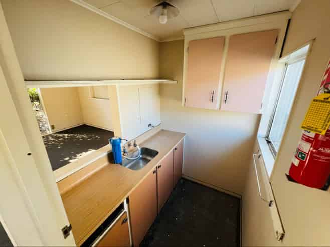 Ahuriri industrial: warehouse and substantial yard