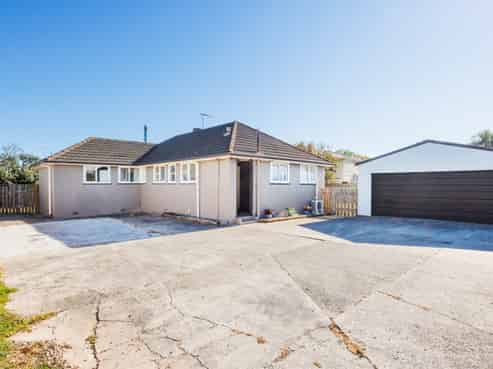 11 Hendon Place, West End