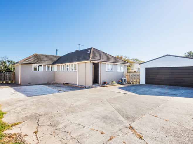 11 Hendon Place, West End