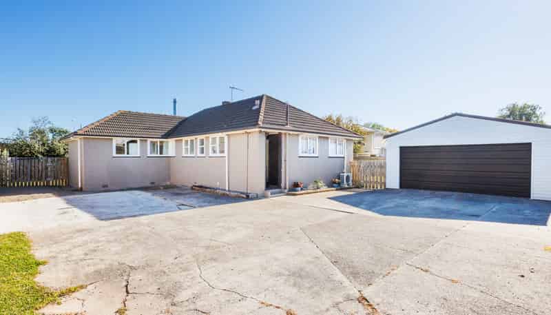 11 Hendon Place, West End