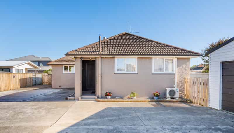 11 Hendon Place, West End