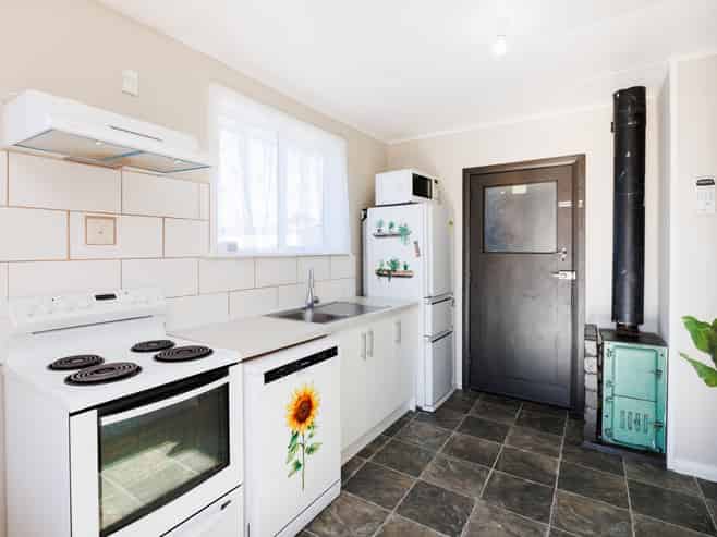 11 Hendon Place, West End