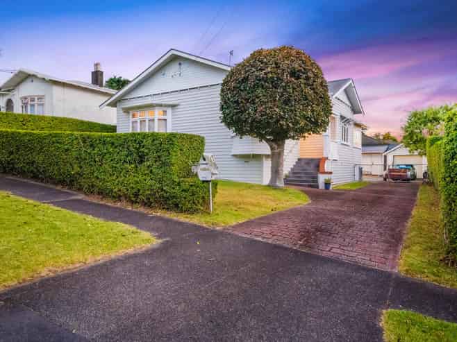 49 Princes Avenue, Three Kings