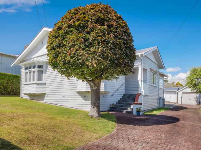 49 Princes Avenue, Three Kings