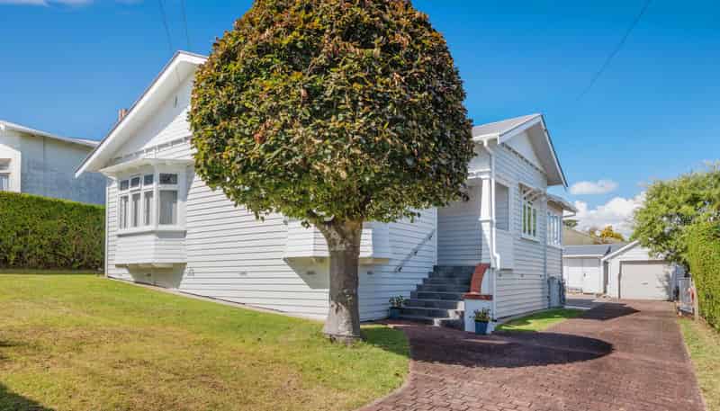 49 Princes Avenue, Three Kings