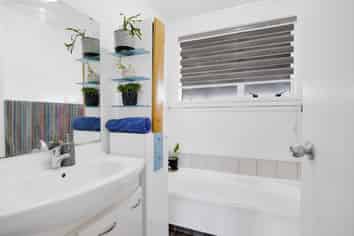 10A  Cloten Road, Stratford